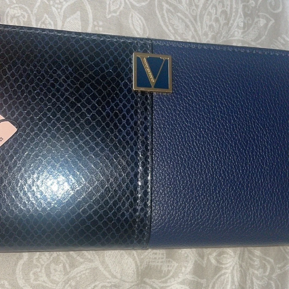 Victoria's Secret Midnight Croc Zippy Wallet Large Bi-Fold - Picture 6 of 8
